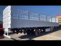Semi-trailer met zijkantheining